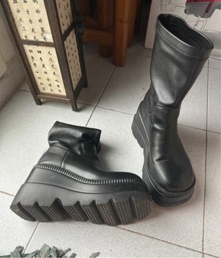 Botas negras media caña