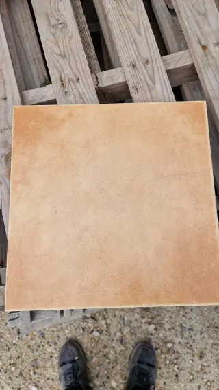 Pavimento marrón 11m² 33x33