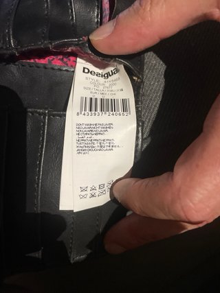 Monedero Desigual Negro con Bordados