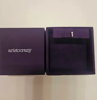 Pendiente oro blanco 18k con 3 diamantes