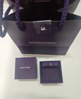 Pendiente oro blanco 18k con 3 diamantes