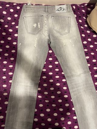 Pantalón mujer gris desgastado