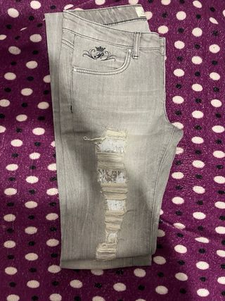 Pantalón mujer gris desgastado