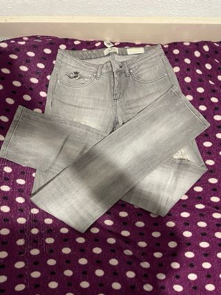 Pantalón mujer gris desgastado