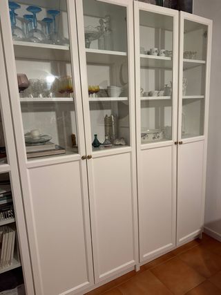 Armario vitrina de madera y cristal Ikea Billy