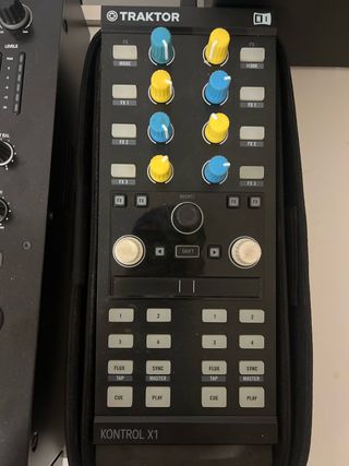 Controlador Traktor Kontrol X1 mk2 de Segunda mano por 95 EUR en