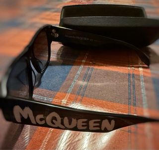 Occhiali Alexander McQueen modello AM0328S-001