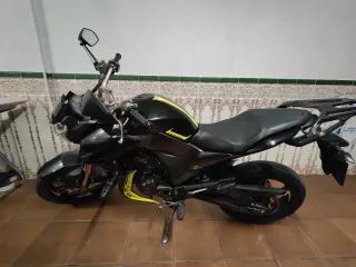 Moto Zontes Z2 125cc Naked Negra y Amarilla