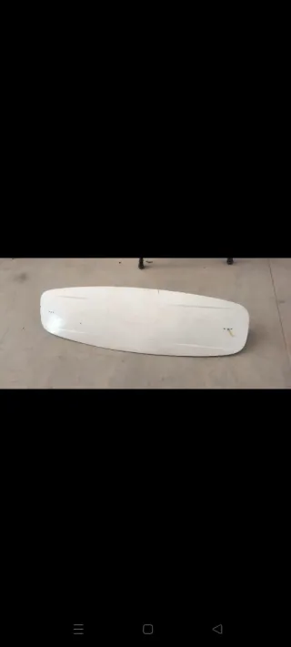 Tabla de surf blanca