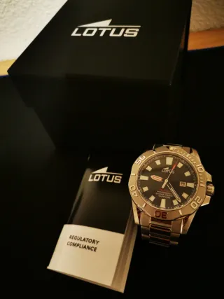 Reloj Lotus Diver Plateado y Negro impecable.