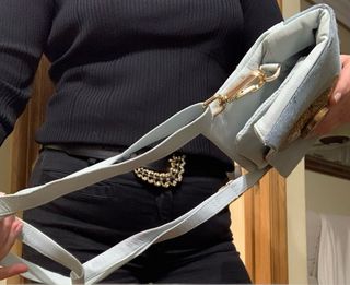 Bolso de mano de cuero y piel potro.