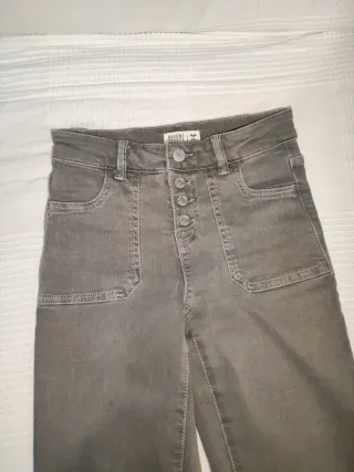 Pantalón campana Green Coast, gris talla 32