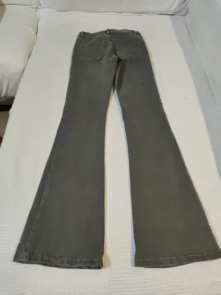 Pantalón campana Green Coast, gris talla 32