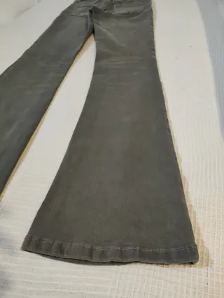 Pantalón campana Green Coast, gris talla 32