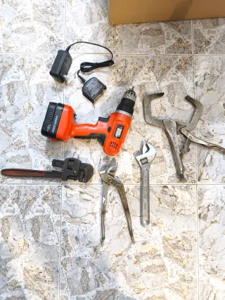 Lote de herramientas: taladro, llaves y más
