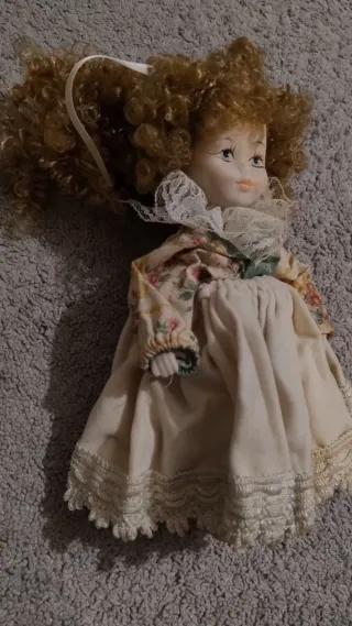 Bambola vintage in porcellana