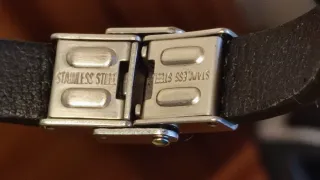 Pulsera cuero negro placa grabada CARLOS