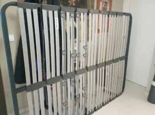 Bajo de precio a 55 euros. Somier de cama.