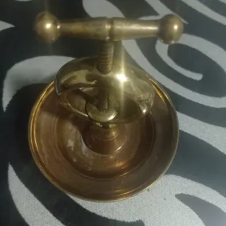 Cascanueces de bronce