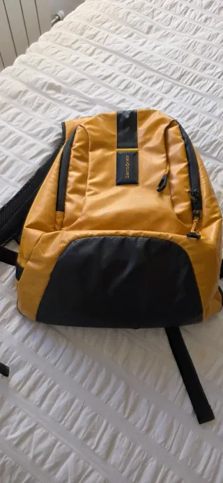 Mochila Samsonite Amarilla y Negra