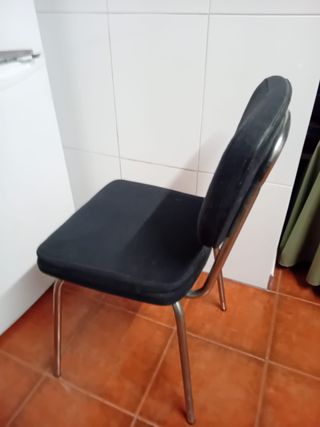 SILLA NEGRA DE TELA Y METAL