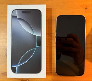 iPhone 16 Pro 256GB Titanio Blanco 100% Batería.