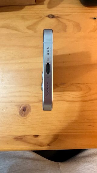 iPhone 16 Pro 256GB Titanio Blanco 100% Batería.