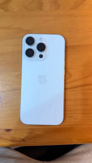 iPhone 16 Pro 256GB Titanio Blanco 100% Batería.