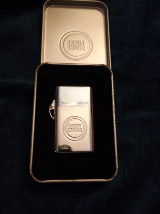 Mechero Zippo Lucky Strike metálico