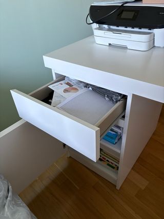 Escritorio prácticamente nuevo