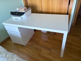 Escritorio prácticamente nuevo