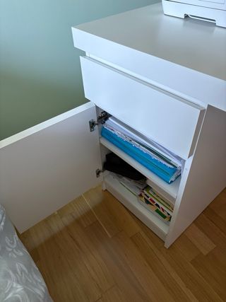 Escritorio prácticamente nuevo