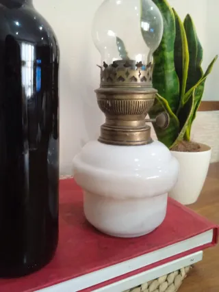 Quinque o lampara de  aceite antiguo, cristal blan