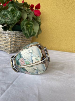 Vaso in ceramica con cigni