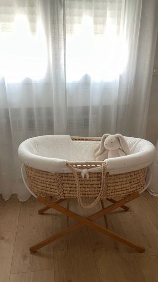 Cuna Moisés Mimbre con Patas Plegables