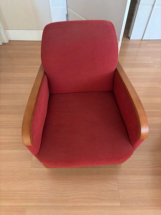 Sillón de tela y madera