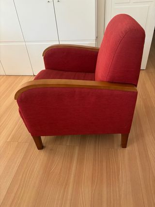 Sillón de tela y madera