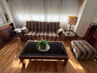 Conjunto sofá, puff y mesita.Se venden por separad