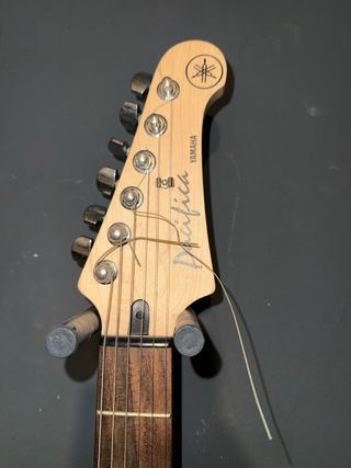 Guitarra Yamaha Pacifica 112J