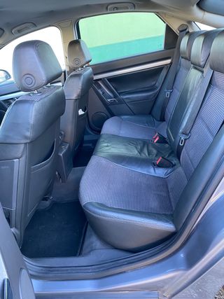 Opel vectra GST es el 1.9 140 cv 6 v del 2006