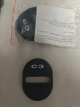 Protector fibra carbono cerradura coche C3