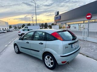 FORD FOCUS 1.6i 100CV !! 2.450€ !!