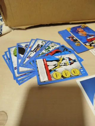 Cromos de fútbol y dibujos animados