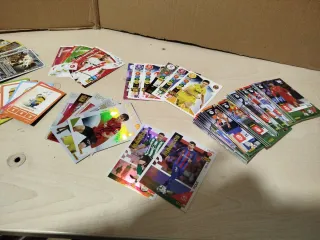 Cromos de fútbol y dibujos animados