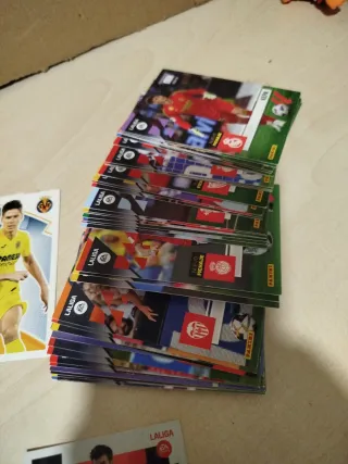 Cromos de fútbol y dibujos animados