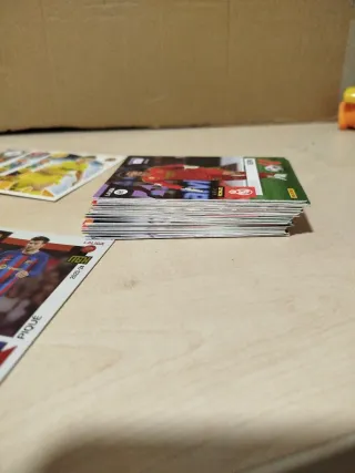 Cromos de fútbol y dibujos animados