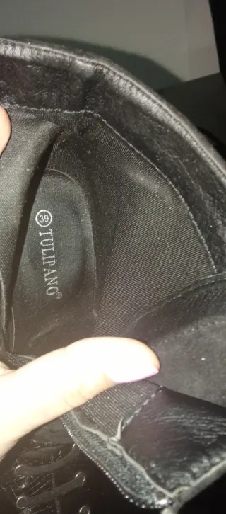 Botines negros con cordones