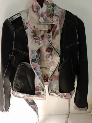 Cazadora Zara flores t/ M