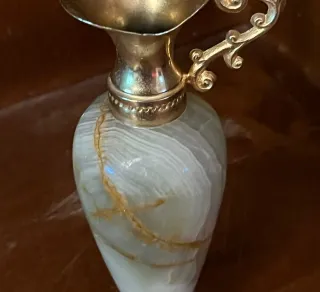 Piccola brocca retrò in onice e ottone