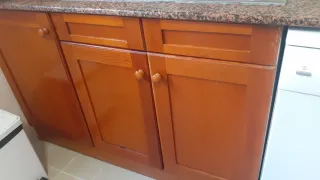 Muebles de cocina con puertas de pino de Oregon